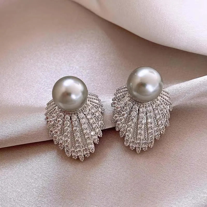 Exquisite Shiny Zircon Angel Wing Stud Earrings for Women Vintage White Pearl Dangle Earrings Bridal Wedding Jewelry Brincos