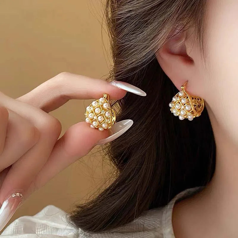 Fashion Gold Color Irregular Pearl Hoop Earrings for Women Elegant Metal Hollow Flower Basket Earrings Wedding Jewelry Gifts