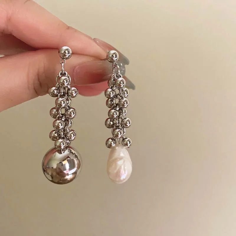 Vintage Pearl Asymmetrical Drop Earrings for Women Fashoin Silver Color Metal Round Ball Beads Earrings Jewelry Party Gifts